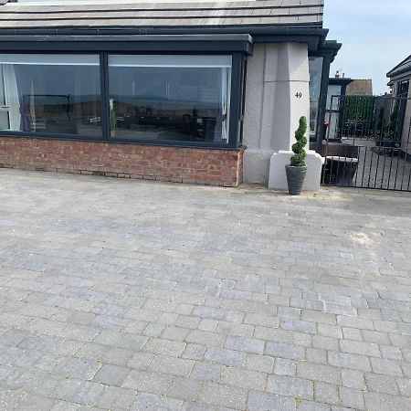 Beach House Apartment On Ground Floor With Sea View - Pet Friendly Cleveleys Bagian luar foto