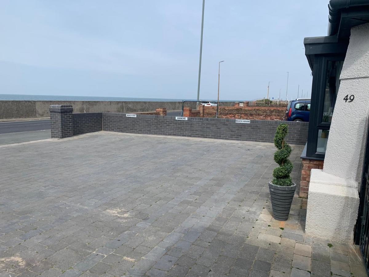 Beach House Apartment On Ground Floor With Sea View - Pet Friendly Cleveleys Bagian luar foto