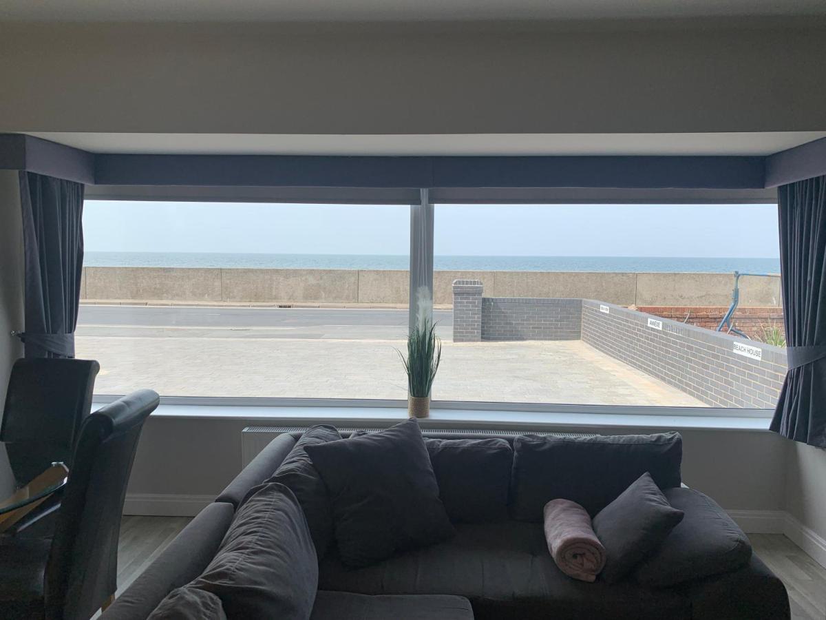 Beach House Apartment On Ground Floor With Sea View - Pet Friendly Cleveleys Bagian luar foto