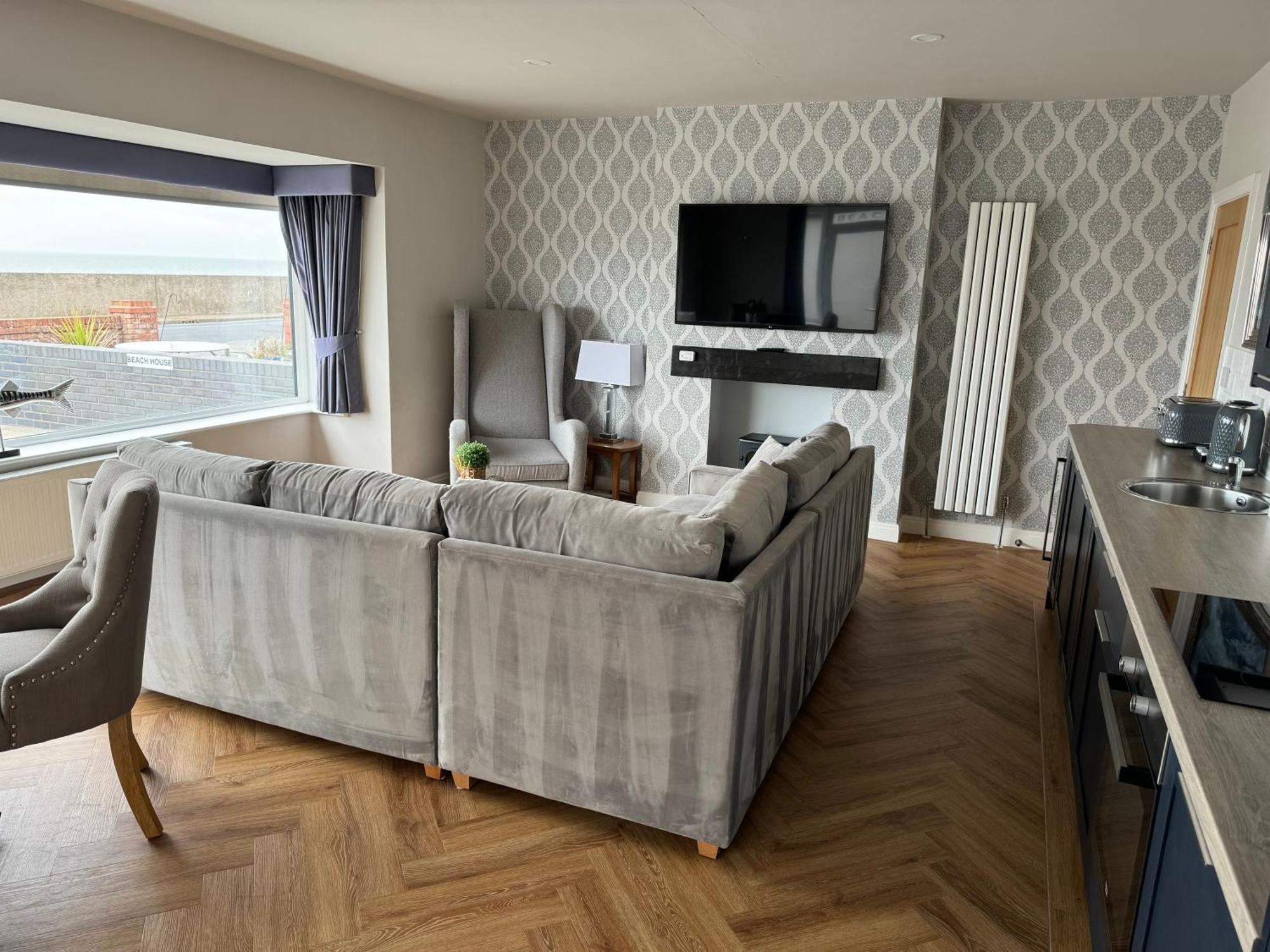 Beach House Apartment On Ground Floor With Sea View - Pet Friendly Cleveleys Bagian luar foto