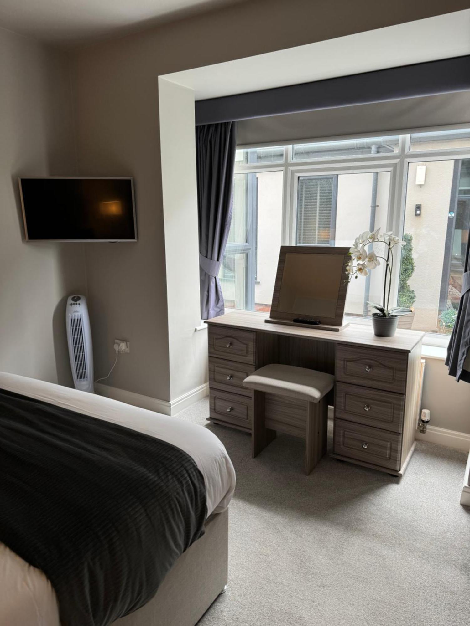 Beach House Apartment On Ground Floor With Sea View - Pet Friendly Cleveleys Bagian luar foto