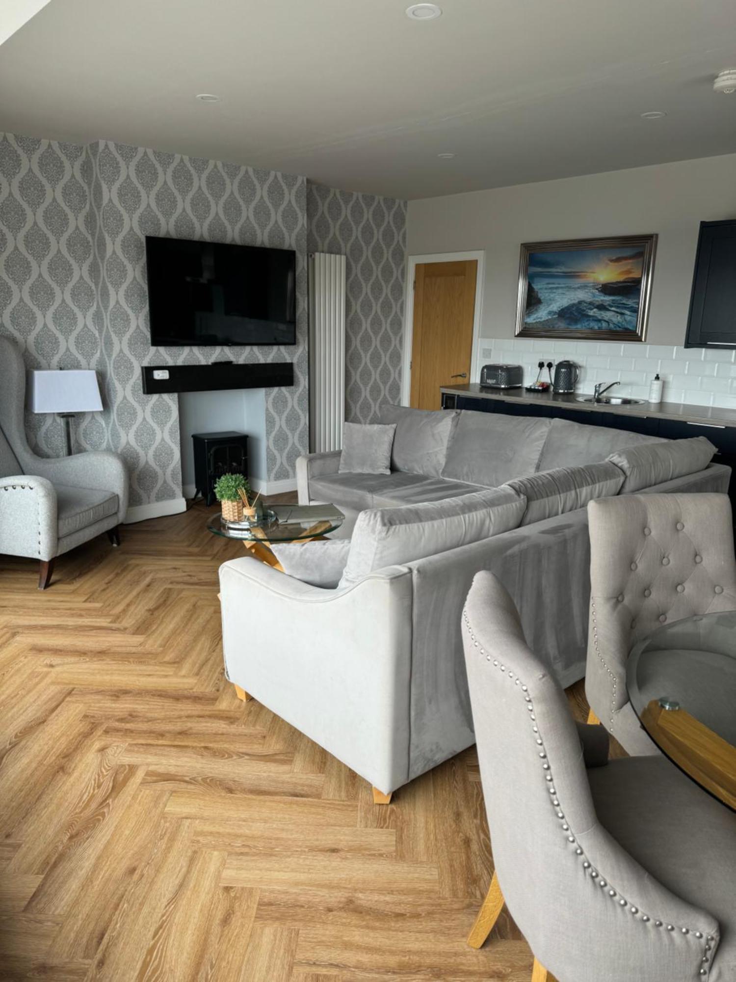 Beach House Apartment On Ground Floor With Sea View - Pet Friendly Cleveleys Bagian luar foto