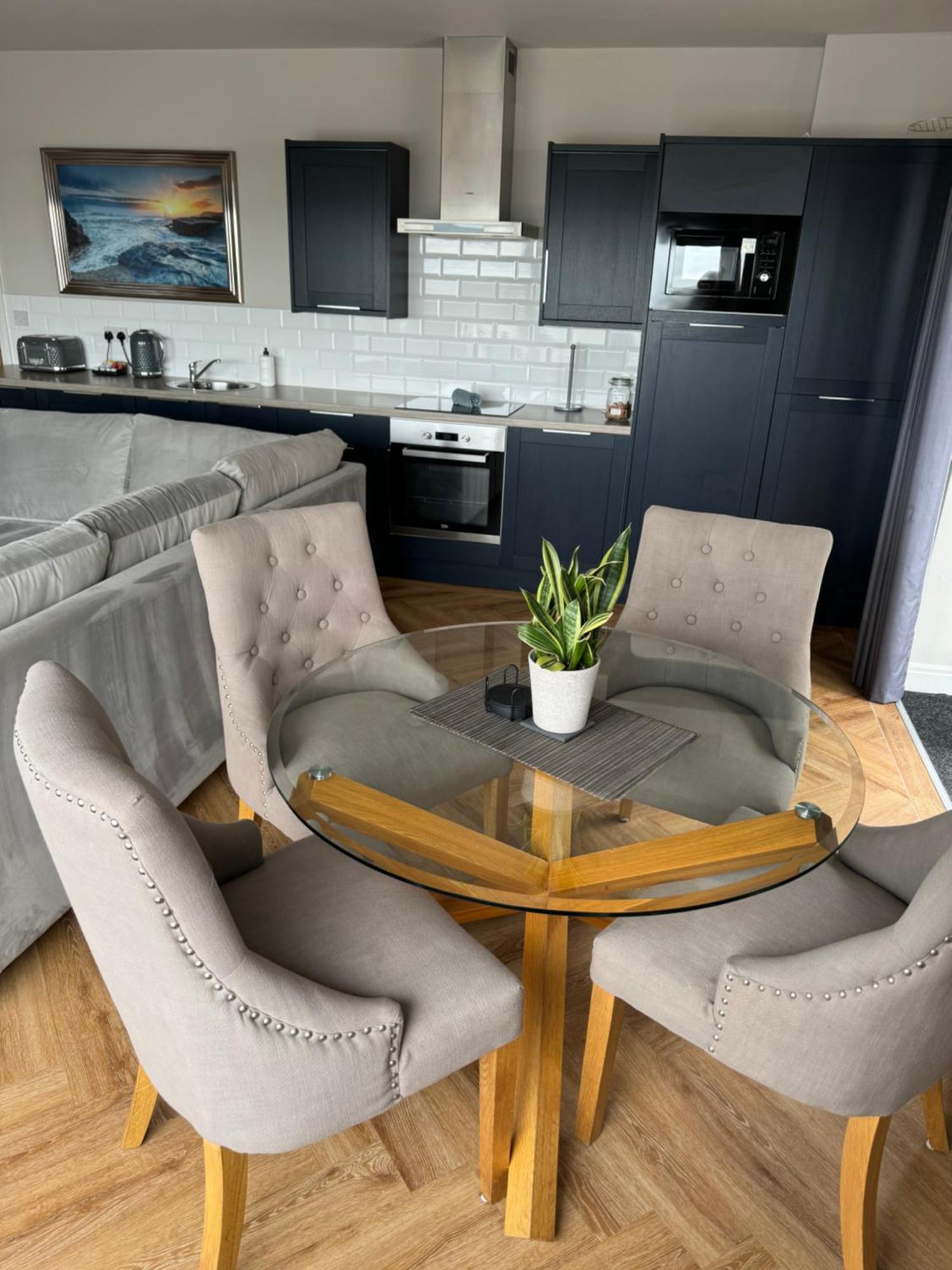 Beach House Apartment On Ground Floor With Sea View - Pet Friendly Cleveleys Bagian luar foto
