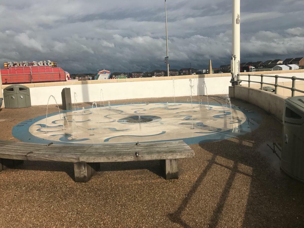 Beach House Apartment On Ground Floor With Sea View - Pet Friendly Cleveleys Bagian luar foto